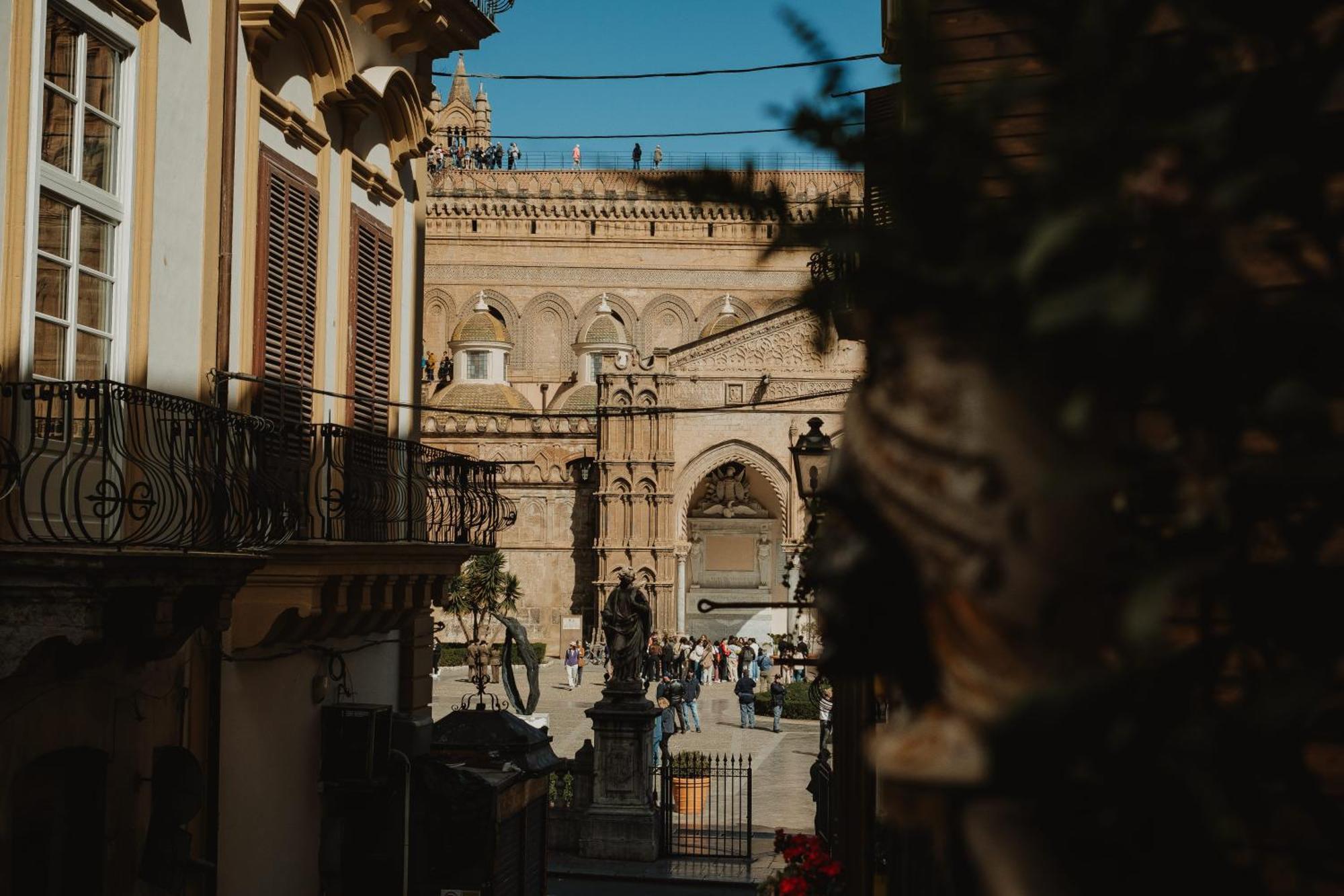 Ambrosia-Timeless Hosting, Palermo